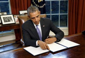 U.S. President Barack Obama vetoes H.R. 1735 "National Defense Authorization Act for Fiscal Year 2016" in the Oval Office of the White House in Washington October 22, 2015. Obama officially vetoed the $612 billion defense bill on Thursday, sending the legislation back to Congress because of the way it uses money meant for war spending to avoid automatic budget cuts to military programs. REUTERS/Kevin Lamarque TPX IMAGES OF THE DAY - RTS5PM2